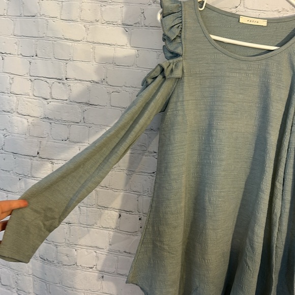 Entro sage green cold shoulder ruffled blouse - Picture 2 of 6